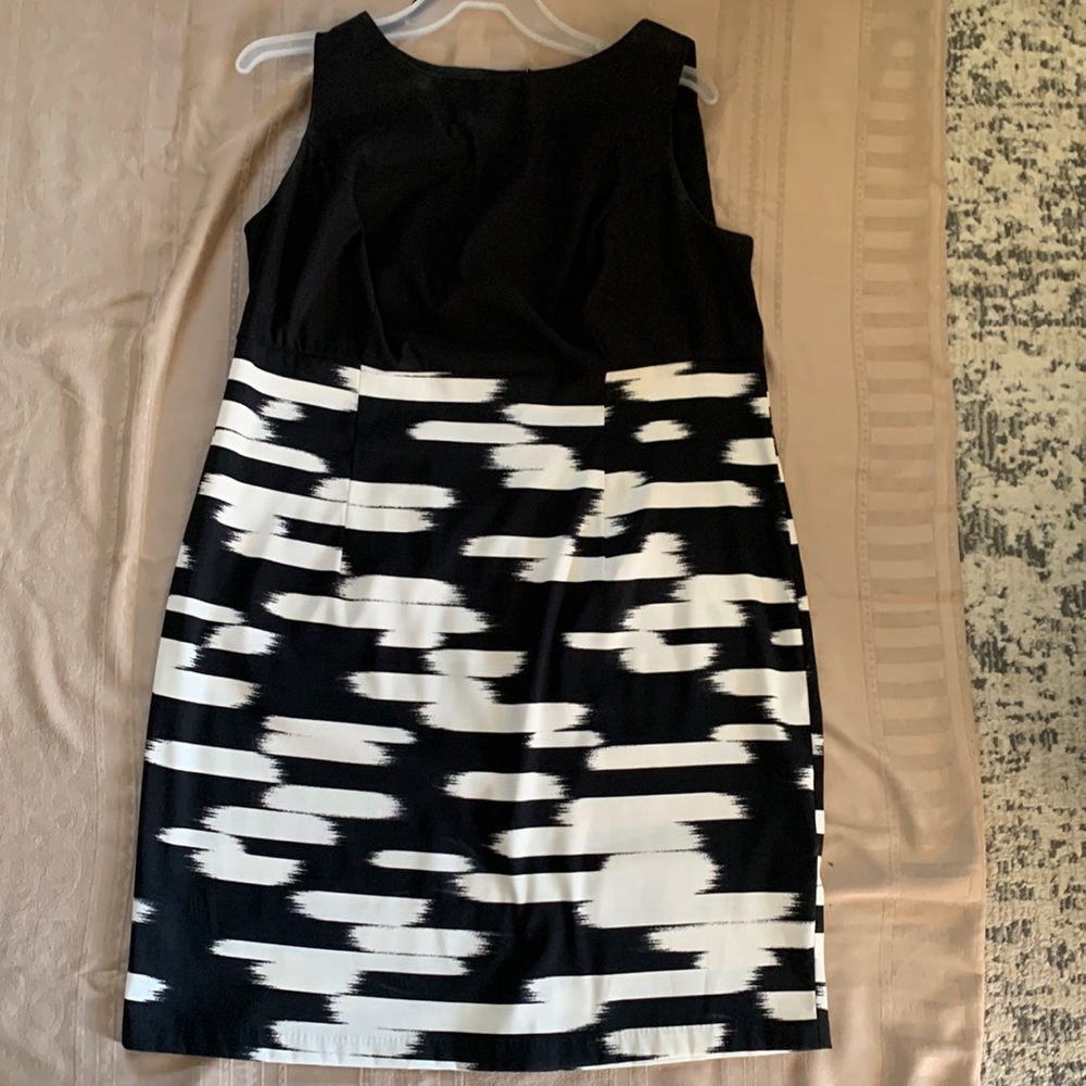 Dress black and white sleeveless